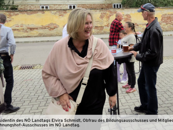 Bild: Eintreffen der NÖ-Landtagspräsidentin Elvira Schmidt beim Oktoberfest 2026